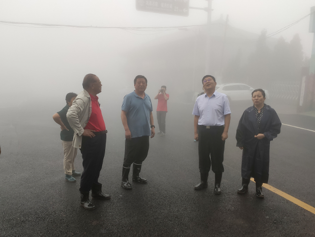市人大常委会副主任袁三军到巩义督导指挥防汛救灾工作