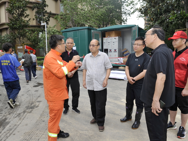 胡荃到郑东新区调研灾后重建工作