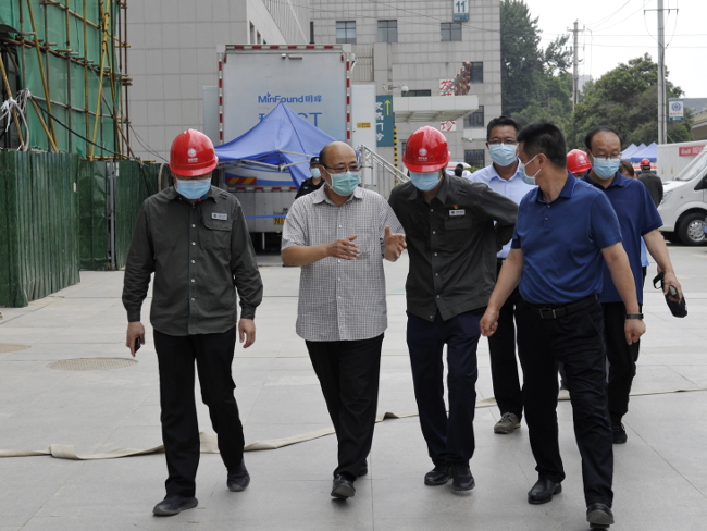 胡荃调研人大代表履职情况筑牢党委政府与人民群众“连心桥”凝聚起灾后重建和疫情防控强大力量