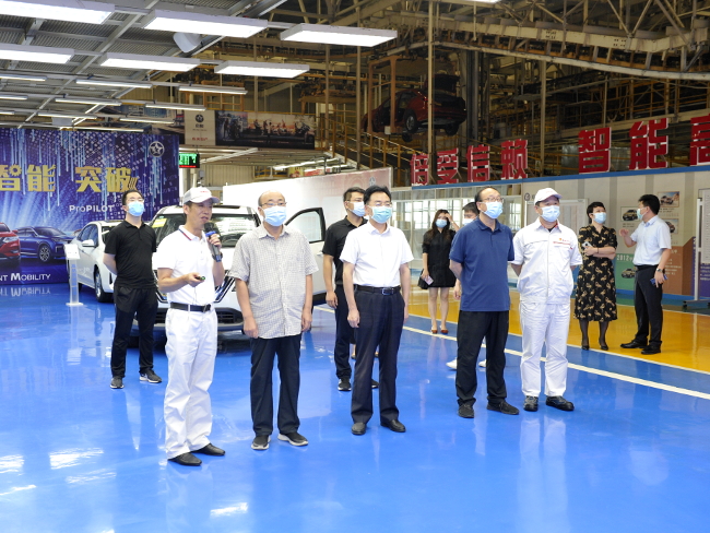 胡荃到经开区调研以“万人助万企”活动为载体全方位支持企业复工复产
