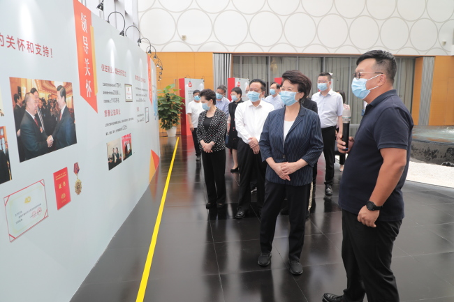 省人大常委会副主任赵素萍到惠济区开展优化营商环境“两条例”执法检查