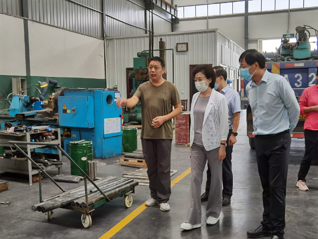 登封市人大常委会主任赵华敏到“万人助万企”分包企业调研