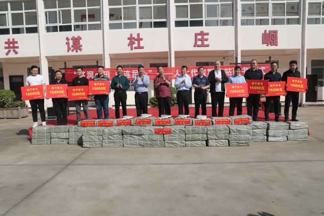 书润心田“站”连民心——郑州市惠济区人大常委会向全区25个代表联络站赠送图书