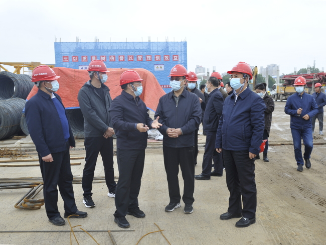 胡荃调研“万人助万企”活动落实好稳企纾困政策坚定企业发展信心决心