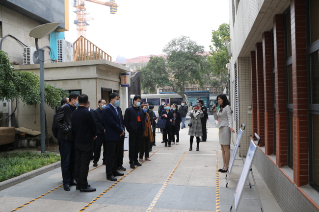 二七区人大常委会组织市区两级人大代表视察教育工作