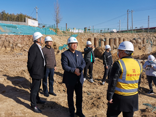 新郑市人大常委会调研交通畅通工作