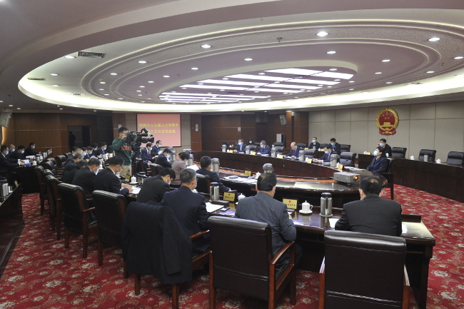 市十五届人大常委会举行第四十三次主任会议