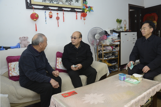 春节慰问暖人心浓浓关怀显真情胡荃开展春节走访慰问活动