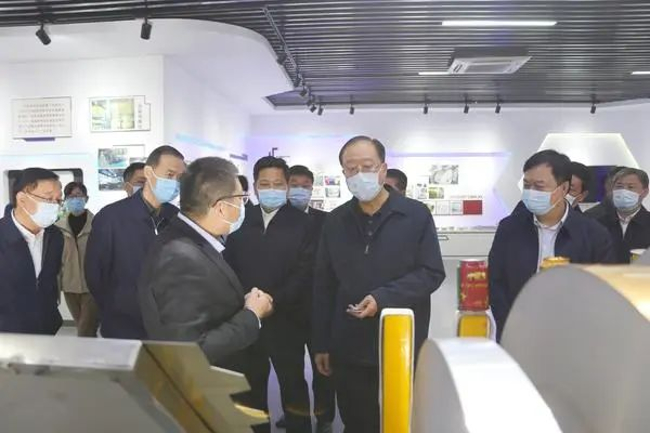 省人大常委会调研组到巩义市调研把“万人助万企”各项任务落实到位