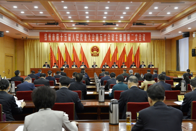 市十五届人大五次会议主席团举行第二次会议