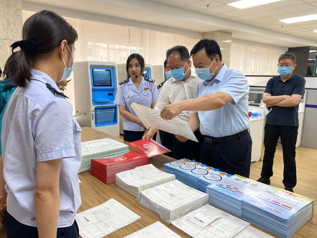 市人大常委会开展专题视察优化提升办税服务环境助推经济高质量发展