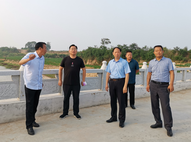 新郑市人大常委会调研水系连通及农村水系综合整治工作