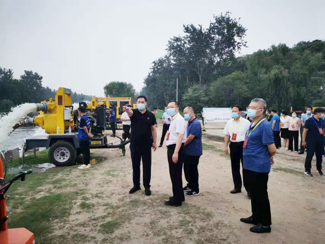 新郑市人大常委会视察防汛工作