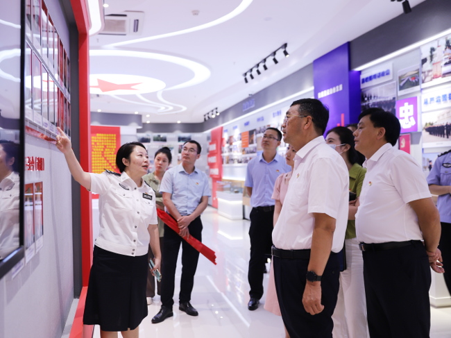 市人大常委会办公厅组织人事处党支部开展“密切联系基层代表打造过硬战斗堡垒”主题党日活动