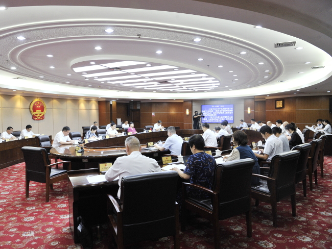 市十六届人大常委会举行第八次主任会议