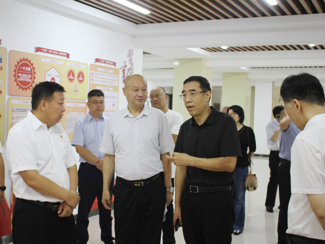 郑州市人大常委会副主任朱河顺进代表联络站开展活动