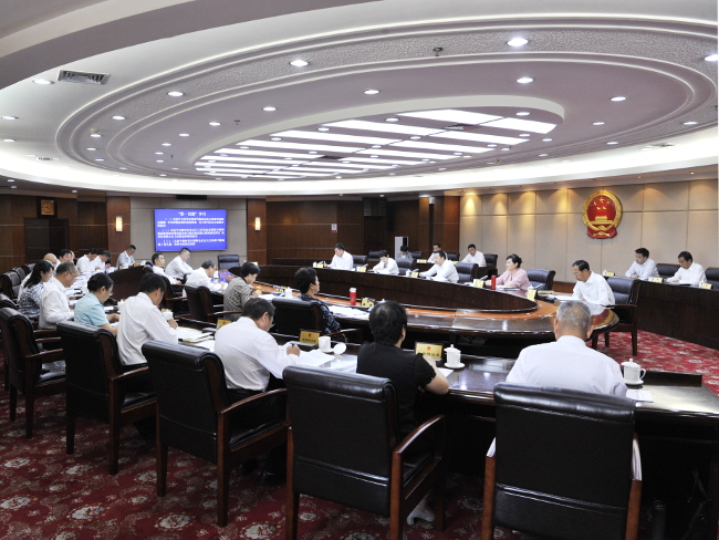 市十六届人大常委会举行第十次主任会议