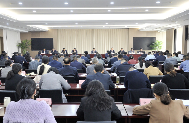 市人大常委会及机关主题教育读书班开展集中研讨