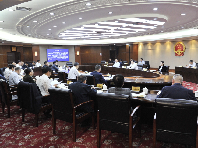 市十六届人大常委会举行第十二次主任会议