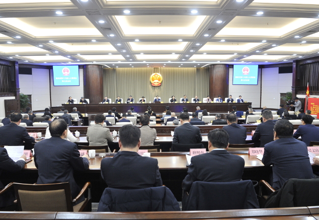 市十六届人大常委会举行第七次会议