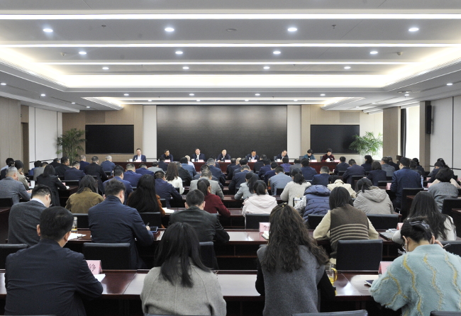 市人大常委会机关传达学习全国两会精神