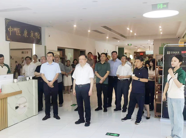 重庆市人大常委会到我市考察养老服务体系建设工作