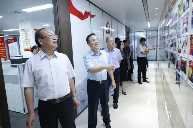 周亚民副主任调研我市涉外法律服务工作