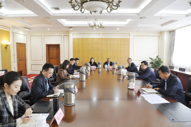 周富强参加办公室第一党支部党员大会