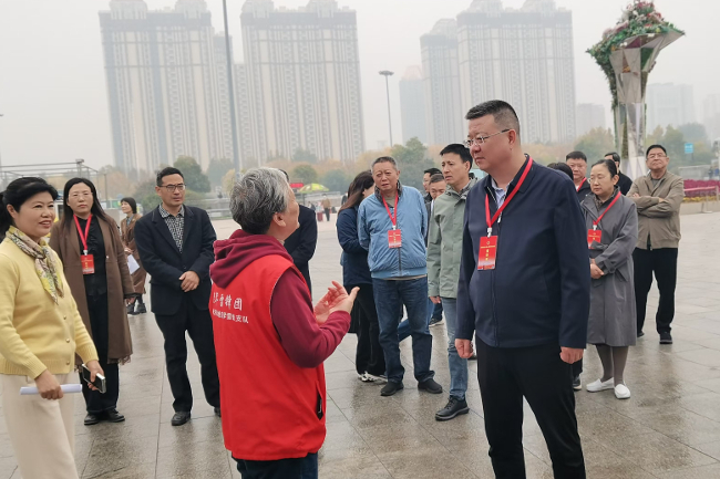 魏东副主任带队检查《河南省文明行为促进条例》《郑州市文明行为促进条例》实施情况