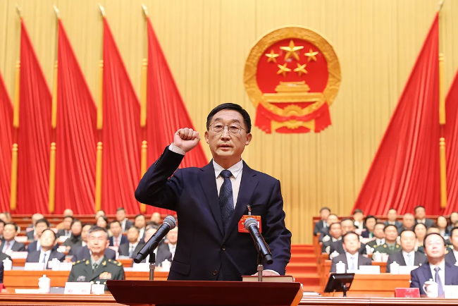 河南省十四届人大三次会议举行第四次全体会议