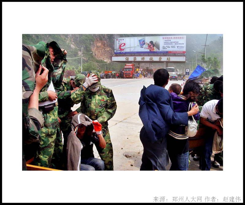 直升机来了 (大图) 点击还原