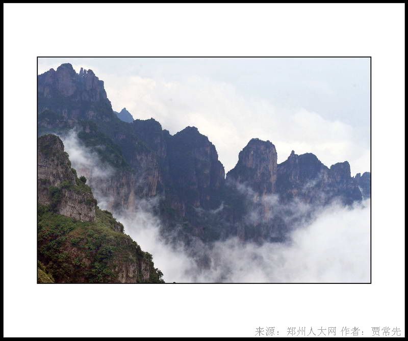 云伴山行 (大图) 点击还原