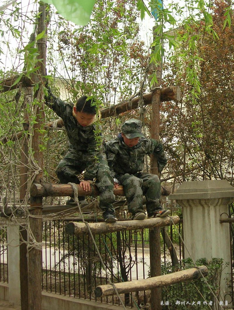 《从小练兵忙》 (大图) 点击还原